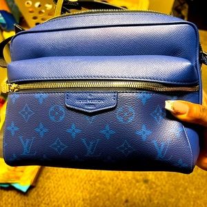 Brand new bag used once also has matching wallet that’s you can bundle